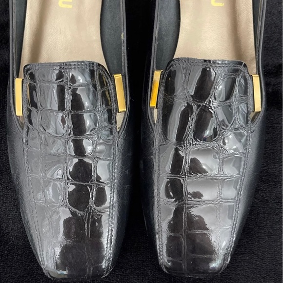 Shoes - Women’s Shoes (Size 8.5WW)